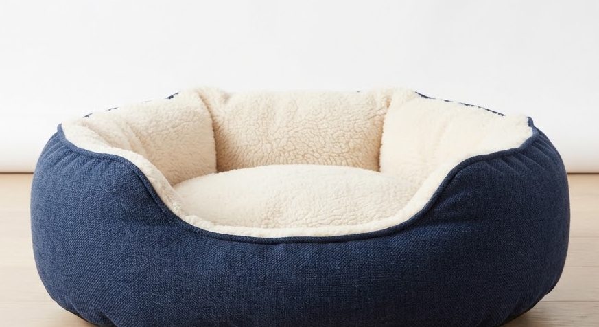 CozyDen Pet Bed — Medium — detail view